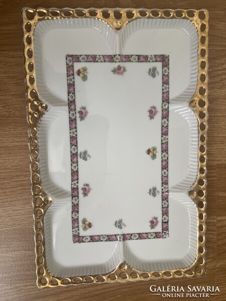 Antik Bécsi áttört szélű aranyozott porcelán tálca.