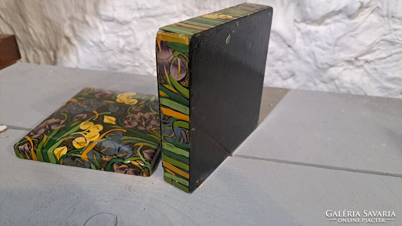 Vintage poháralátét készlet dobozban, fa, lakkozott írisz mintás, alja bársony, 6+1 db