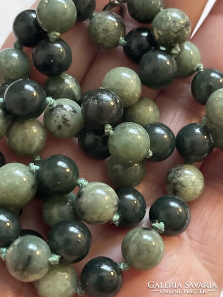 Gyönyörű különleges jáde gyöngysor.