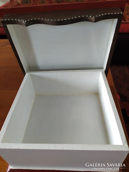 Gyönyörű népművész által készített díszdoboz