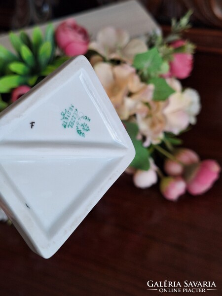 KIÁRUSÍTÁS!  Hollóházi ritka kendős nő