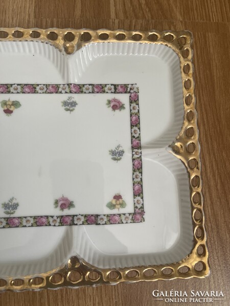 Antik Bécsi áttört szélű aranyozott porcelán tálca.