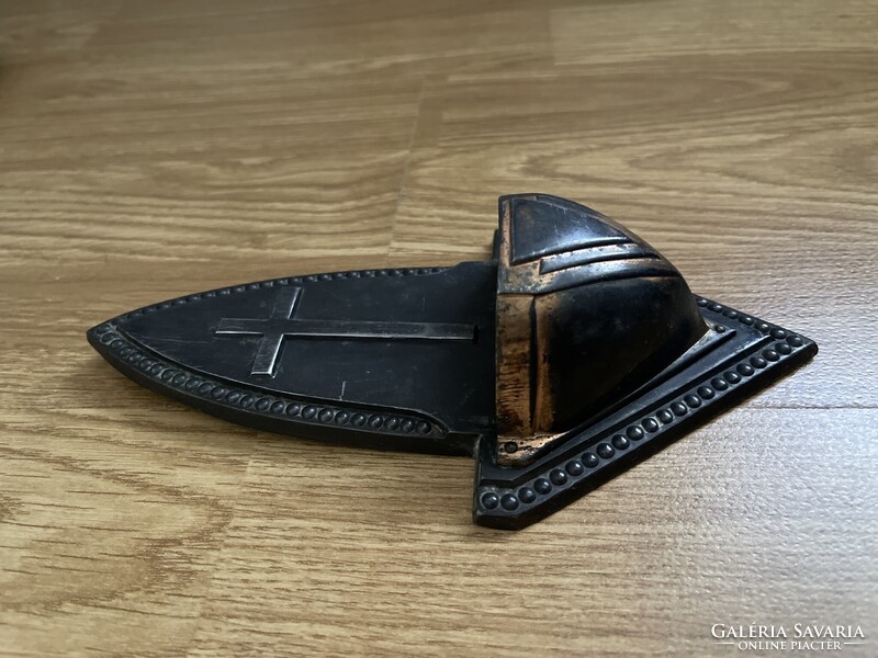 Masszív fém szenteltvíztartó üveg betéttel, jelzett.