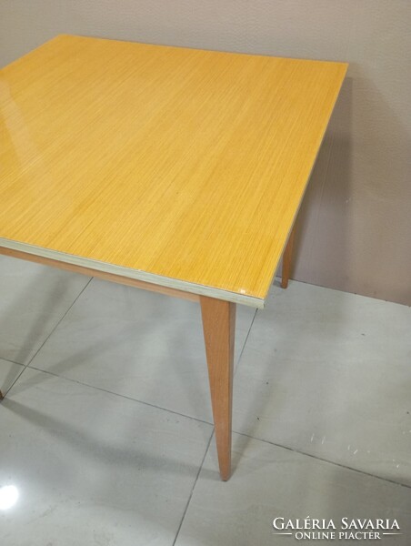 Retrò asztal