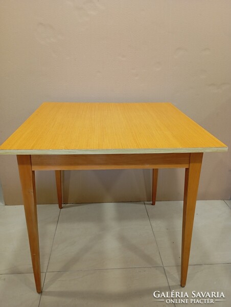 Retrò asztal