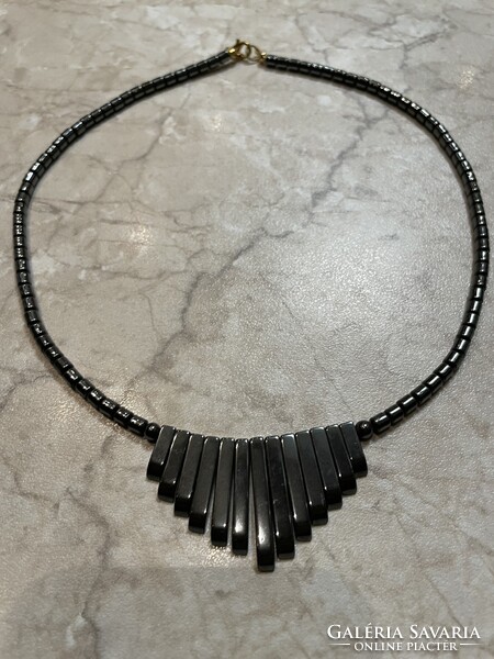 Hematit ásvány gyöngysor medállal