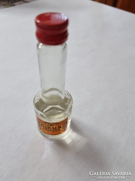 Barackpálinka "Fütyülős" védjeggyel - mini retro ital