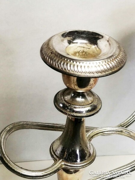 Ezüstözött neobarokk stílusú ívelt karos asztali gyertyatartó. Retro iparművészeti alkotás