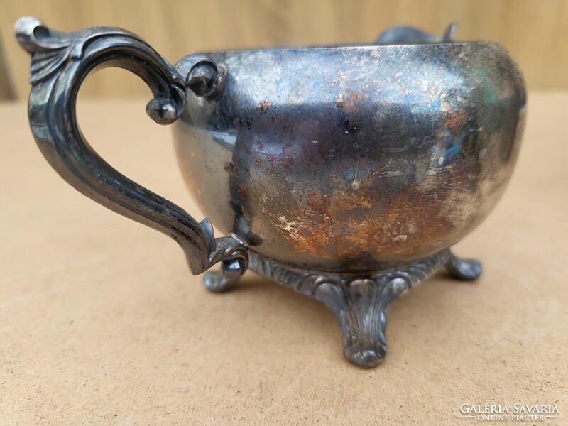 Vintage ezüstözött krémes- vagy tejszínkiöntő, elegáns, díszes lábakon