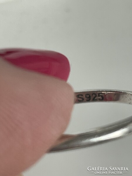 925 sterling ezüst gyűrű ovális moissanite gyémánttal.