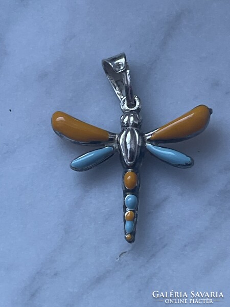 Gyönyörű ezüst szitakötő medál zománc festéssel  valóságban sokkal szebb.