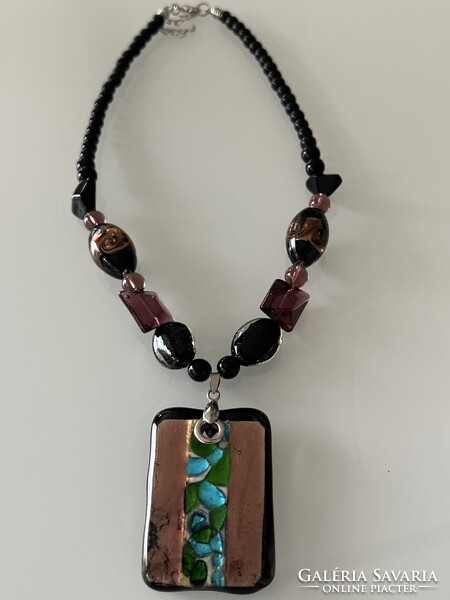 Muránói üveg nyaklánc különleges medállal, 50 cm hosszú