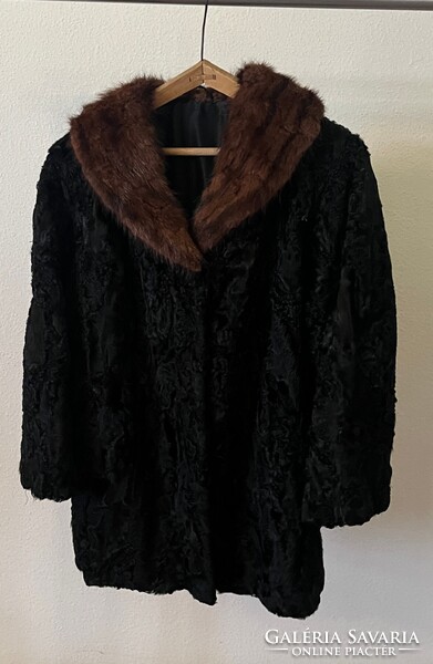 Eladó elegáns vintage perzsabunda