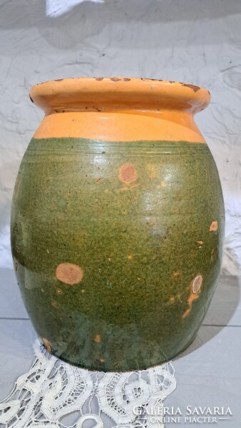 Nagyméretű zöld mázas köcsög, kerámia edény,  apróbb lepattogzásokkal