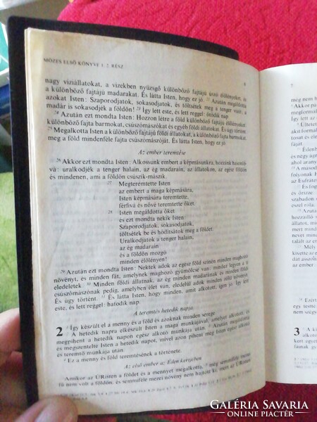 Biblia  ökumenikus fordítás  Budapest 1975.  Nagyon jó állapotú