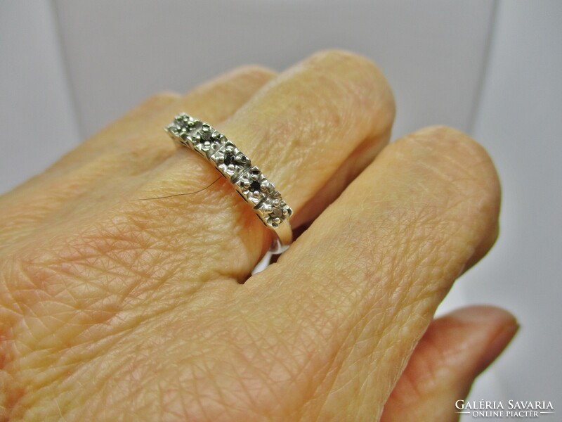 Különleges ezüstgyürü fekete gyémántokkal