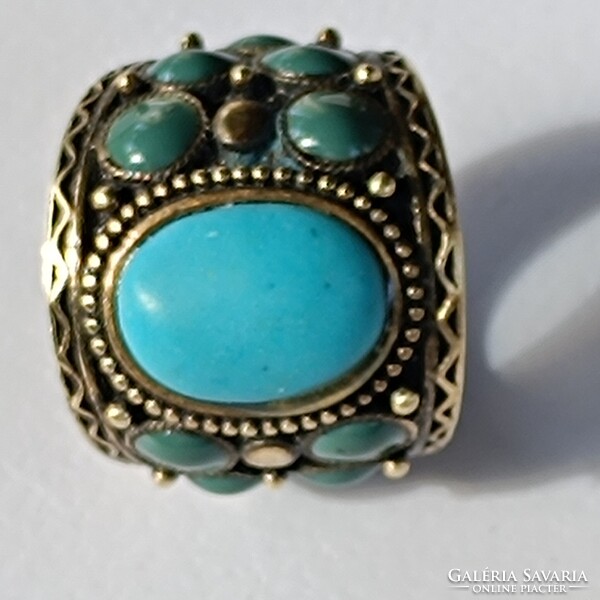 17,5 mm átmérőjű dekoratív réz gyűrű türkiz színű kövekkel