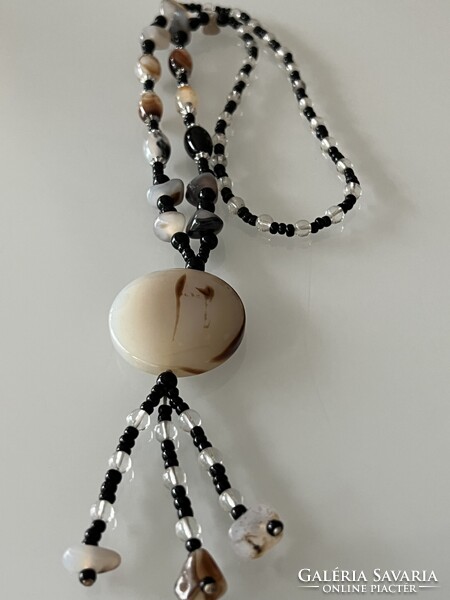 Achát nyaklánc onyx betétekkel, 90 cm