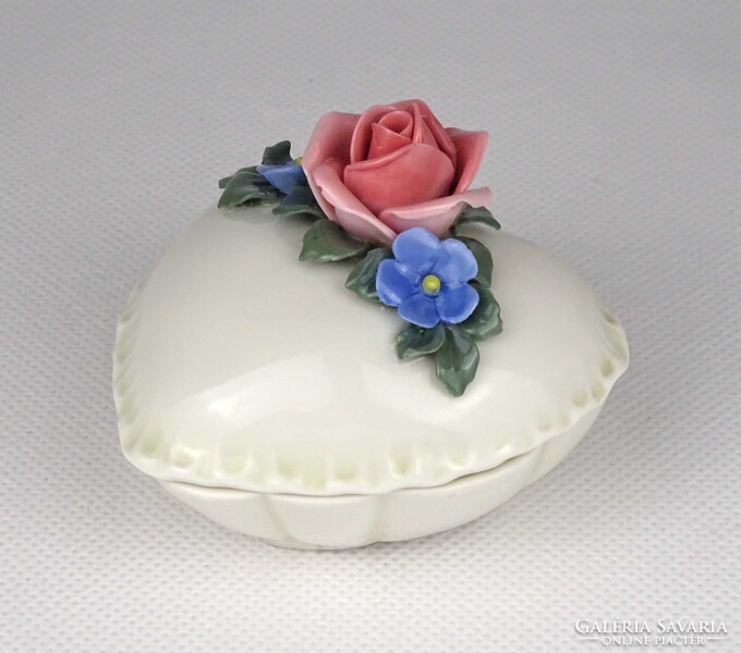 1X655 Régi szív alakú rózsás ENS porcelán bonbonier