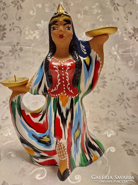 Üzbegisztáni népviseletes szépség kerámia gyertyatartó 24 cm