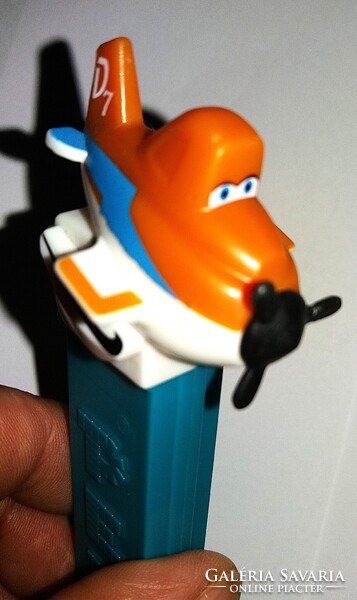 Retro PEZ CUKORKATARTÓ ADAGOLÓ -REPCSIK DISNEY PIXAR - Dusty Crophopper figura a képek szerint