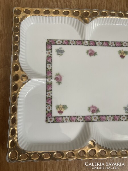 Antik Bécsi áttört szélű aranyozott porcelán tálca.