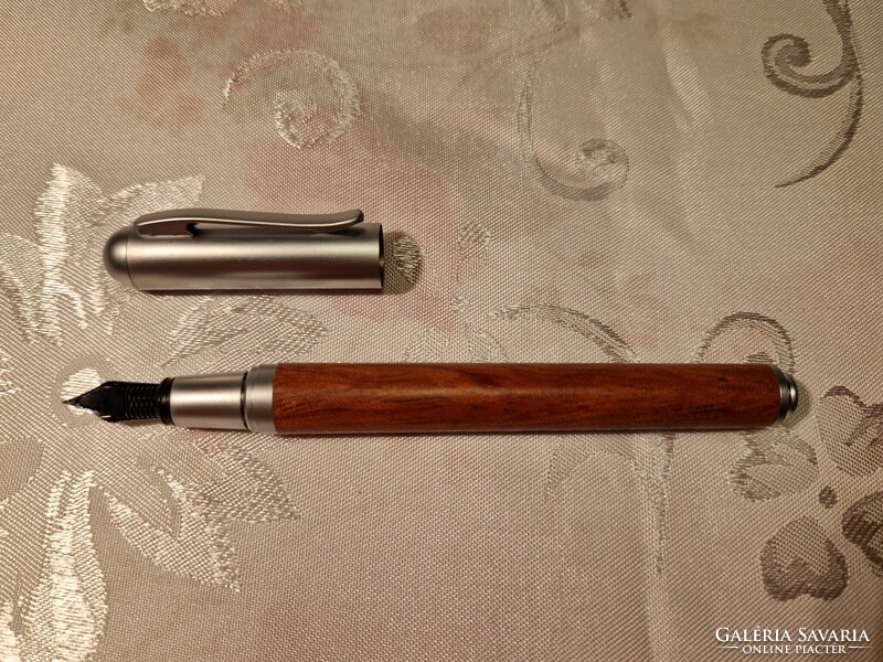IRIDIUM POINT GERMANY töltőtoll, fa betét, emlék MADAME TUSSAUD'S