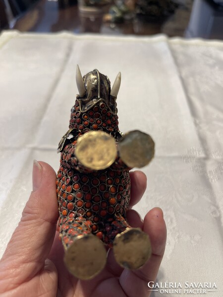 Csodás Kinai szerencse hozó amulett valódi korall és türkisz kövekkel.