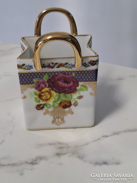 Porcelán rózsás dísztárgy