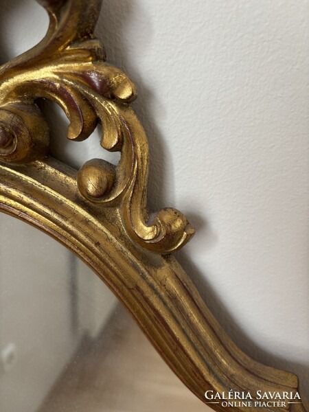 Aranyozott fa keretű barokk stílusú tükör