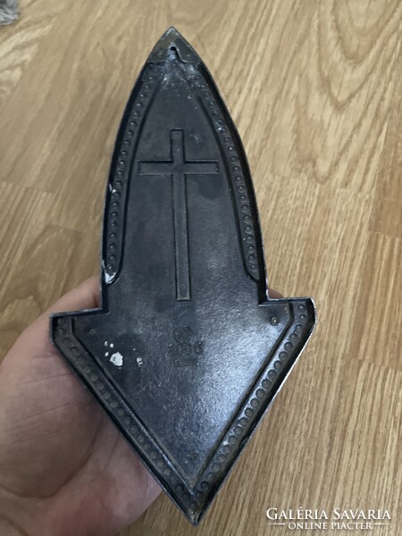 Masszív fém szenteltvíztartó üveg betéttel, jelzett.