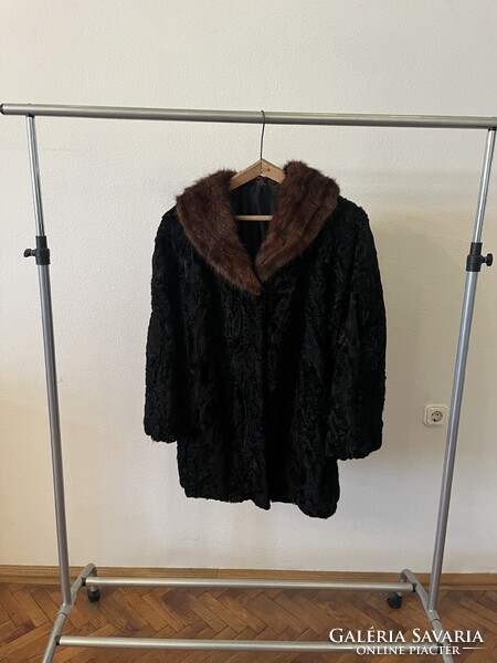 Eladó elegáns vintage perzsabunda