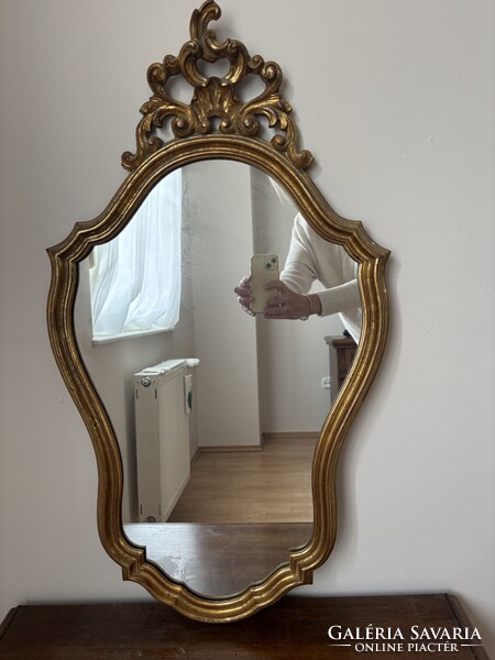Aranyozott fa keretű barokk stílusú tükör