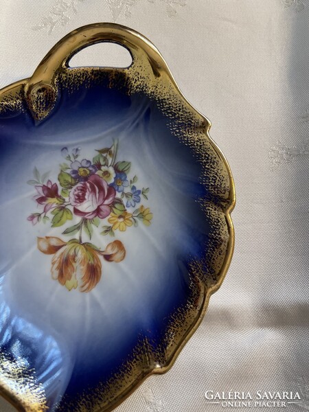 Gyönyörűséges Német levél porcelán kínáló.