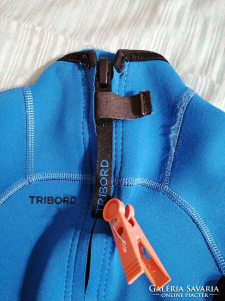 5-6 évesnek  neoprén fürdőruha, úszóruha