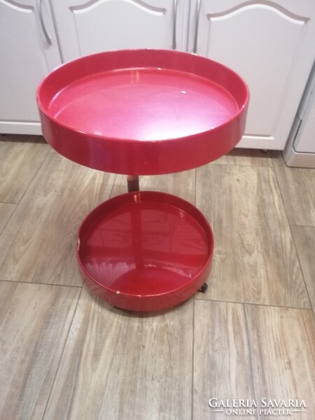 Vintage piros bárkocsi kerekeken, olasz dizájn, űrkorszaki  1970-s évek