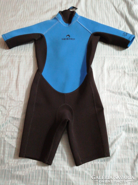 5-6 évesnek  neoprén fürdőruha, úszóruha