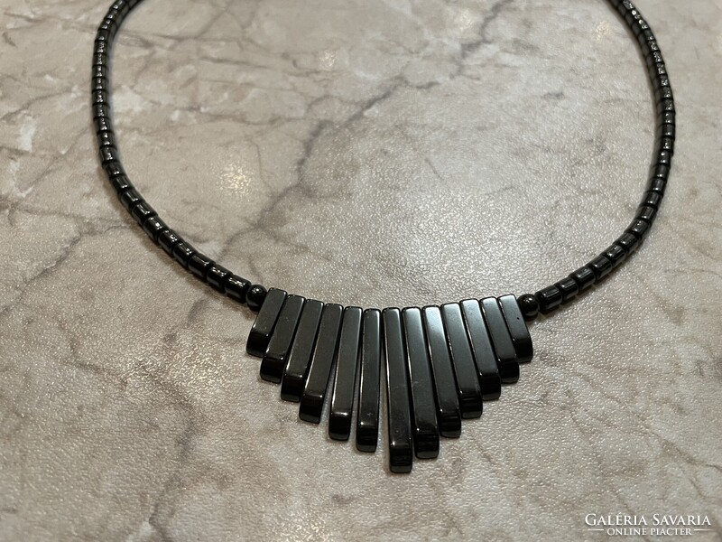 Hematit ásvány gyöngysor medállal