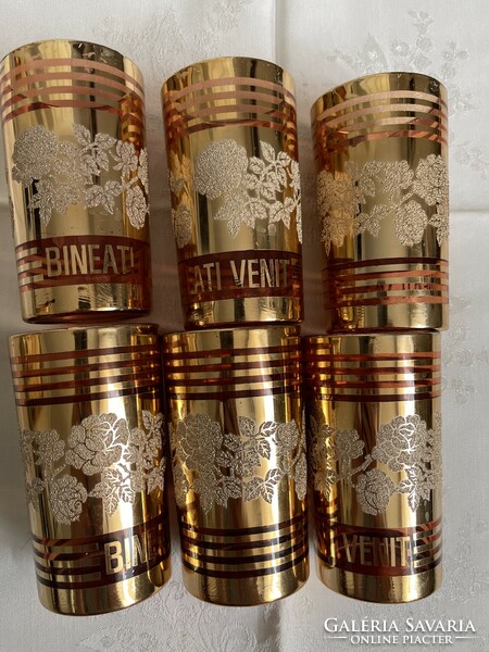 6 db nagyon szép dúsan aranyozott domború rózsákkal üveg pohár boros.