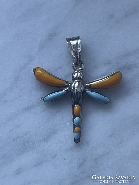 Gyönyörű ezüst szitakötő medál zománc festéssel  valóságban sokkal szebb.