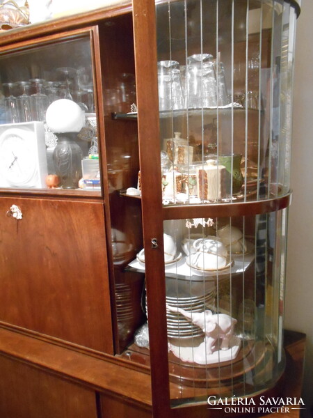 Retro Vitrines szekrény akasztós résszel