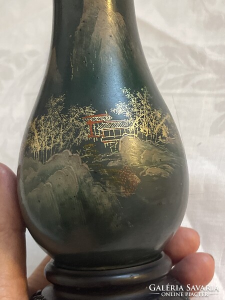 Nagyonszép Kinai kézzel festett  lakk fa váza, ritka zöld színben.