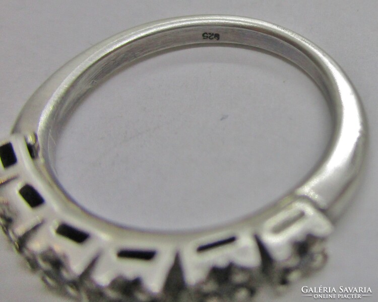 Különleges ezüstgyürü fekete gyémántokkal