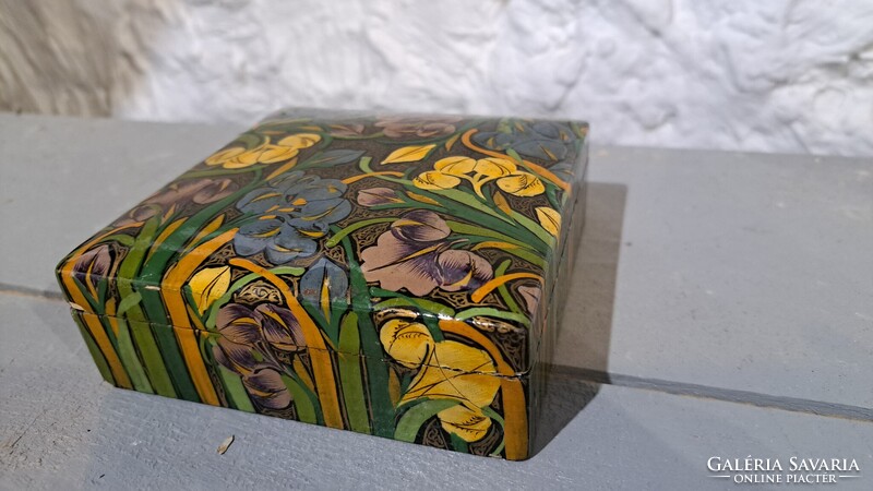 Vintage poháralátét készlet dobozban, fa, lakkozott írisz mintás, alja bársony, 6+1 db