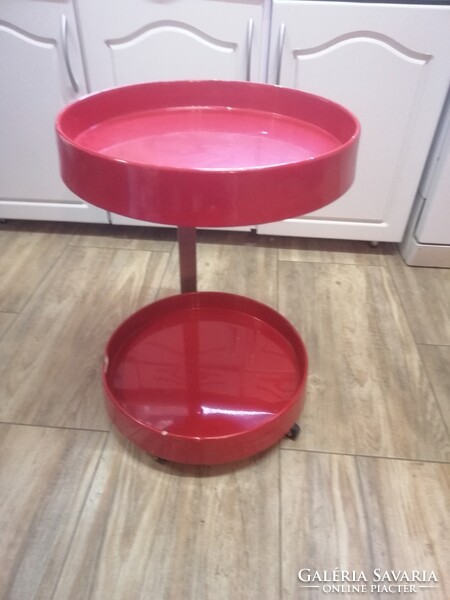 Vintage piros bárkocsi kerekeken, olasz dizájn, űrkorszaki  1970-s évek