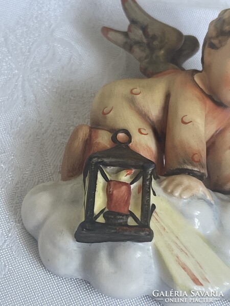 Tündéri falra akasztós Hummel angyal szép élénk színekkel.