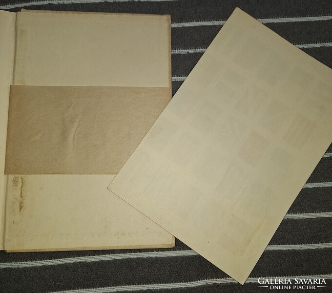 Dr. Széll Sándor: Városaink neve, címere és lobogója. Történeti és heraldikai tanulmány (Bp.) 1941.