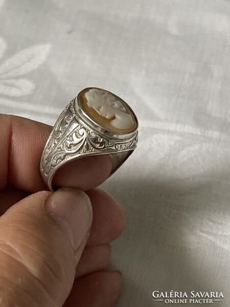 Gyönyörűséges cameás ezüst gyűrű szép igényesen kidolgozott.