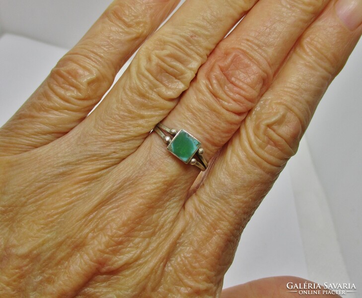 Ezüst gyűrű, zöld zománccal kézműves darab