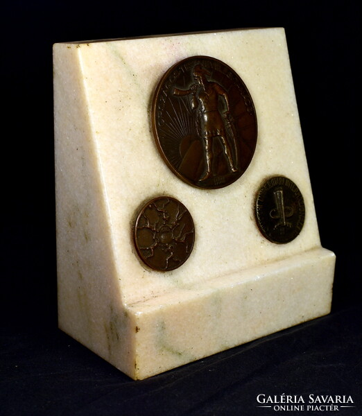 Berán Lajos (1882-1943) ORSZÁGOS TESTNEVELÉSI TANÁCS ÉS MÁSIK 2 ÉREMMEL ... MÁRVÁNY ASZTALDÍSZ